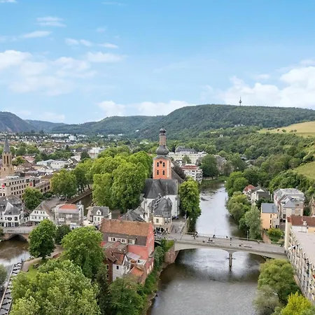 Altstadt Am Wasser Mit Grossem Garten