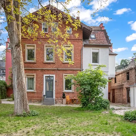 Altstadt Am Wasser Mit Grossem Garten