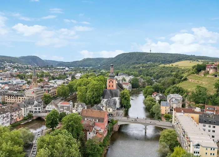 Altstadt Am Wasser Mit Grossem Garten