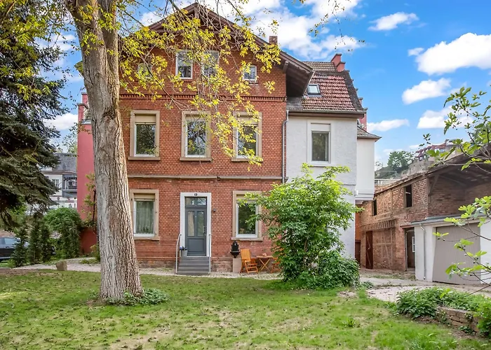 Altstadt Am Wasser Mit Grossem Garten